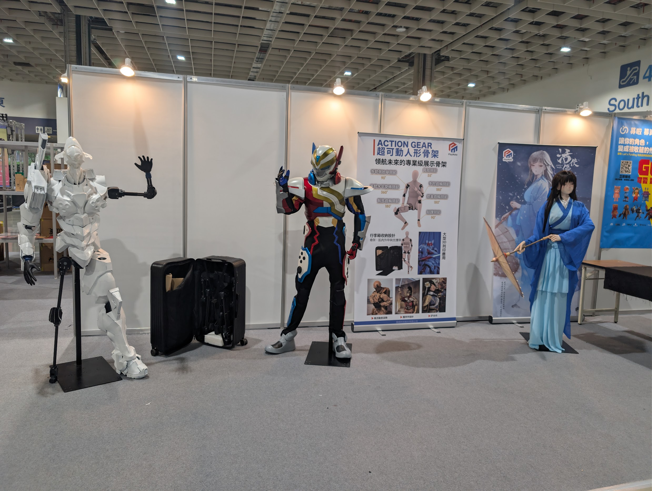 Action Gear 搭配角色服裝與裝甲的實際展場照片